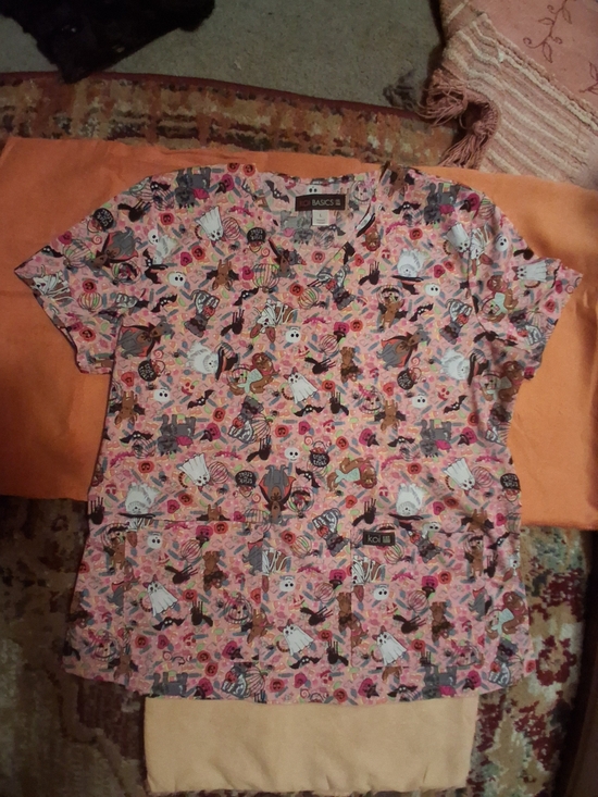 koi Tops - koi Pink Halloween Print Women's Scrub Top. NWOT